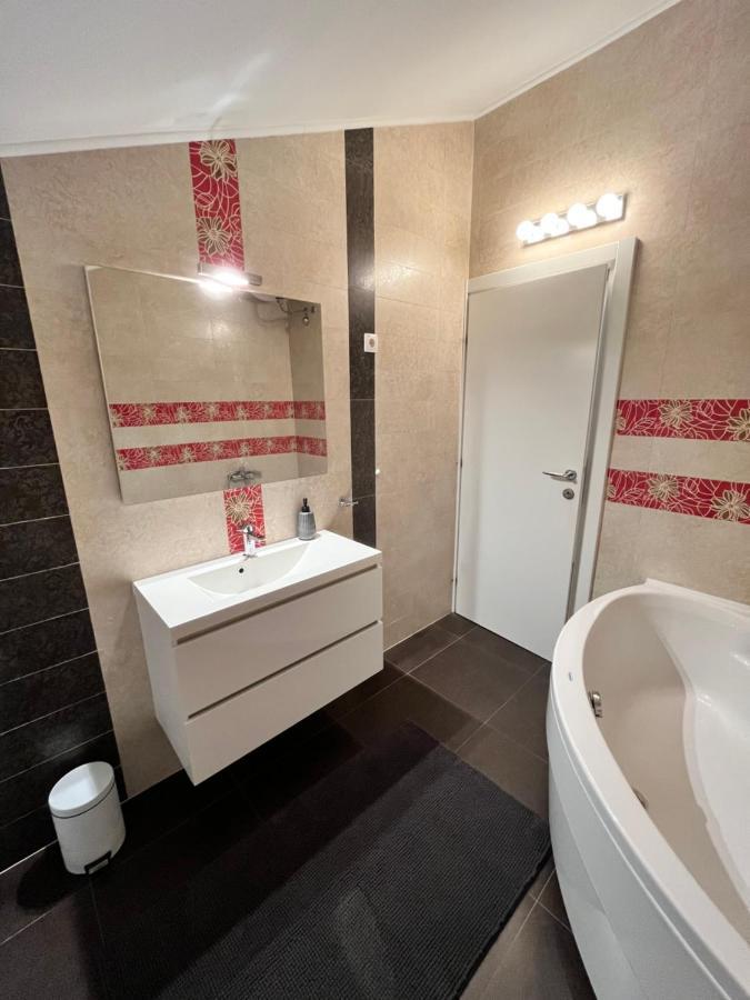 Sky - Beautiful Rooftop Apartment With Shared Pool Split Eksteriør bilde